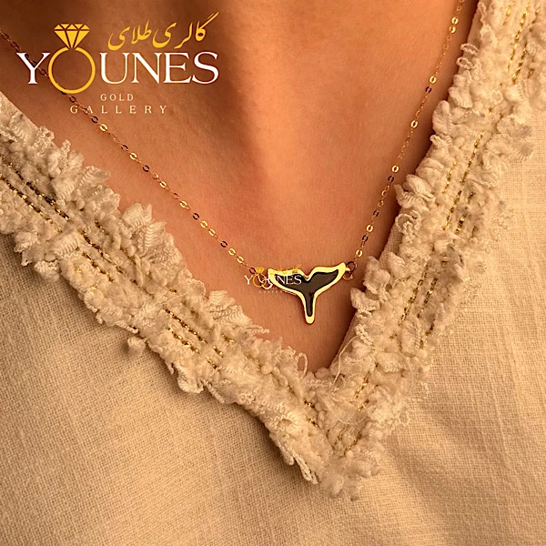 گردنبند میناکاری دم وال مشکی طلا